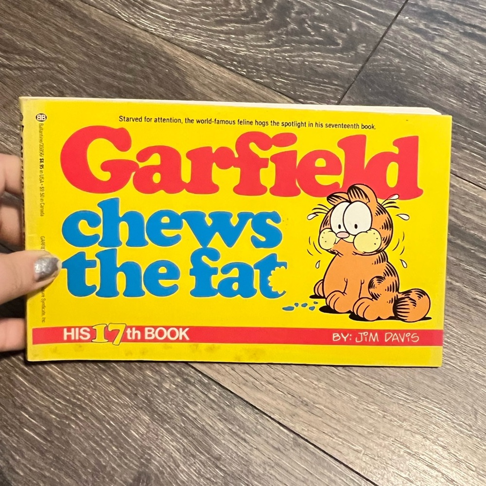 Garfield Chews the Fat Book
